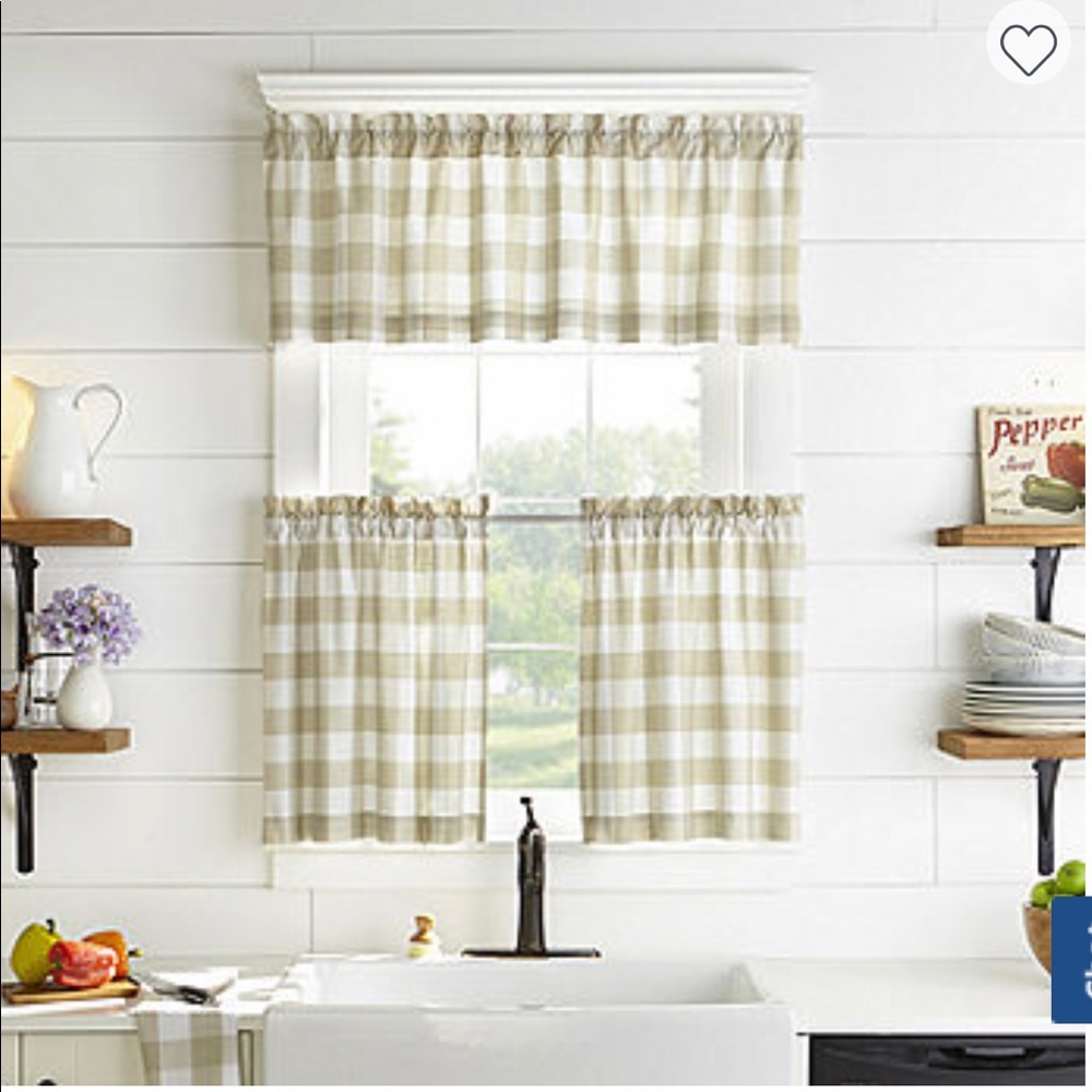 Curtain, top part only. Beige/white.